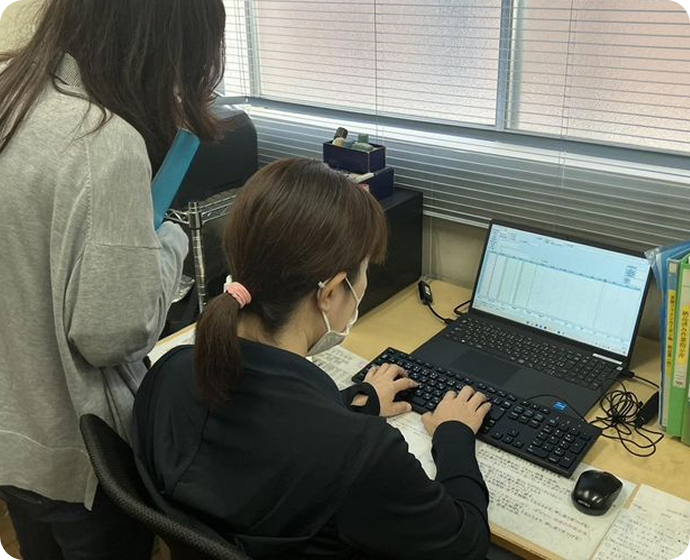 事務職 Administrative Staff